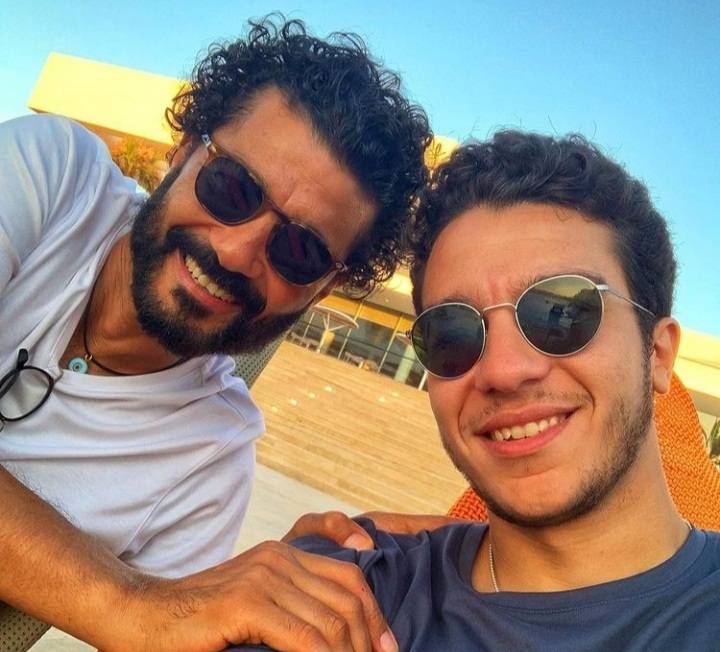 بالفيديو - خالد النبوي يكشف حقيقة عمل ابنه معه بالوساطة