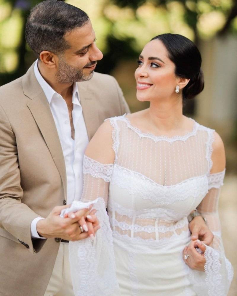 في صورهما الأولى من شهر العسل... بسنت شوقي: 