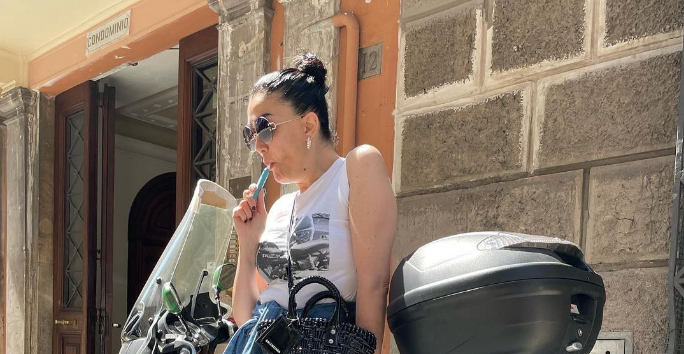 بنحافة زائدة... غادة عبد الرازق تحتفل بعيد الفطر في روما