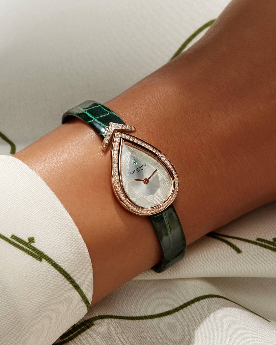 احتفلي في العيد... برسائل حب من مجوهرات 