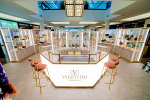 المتجر المؤقت لعرض المجموعة الكبسولة الحصرية للشرق الأوسط من "ڤالنتينو" VALENTINO في دبي والكويت