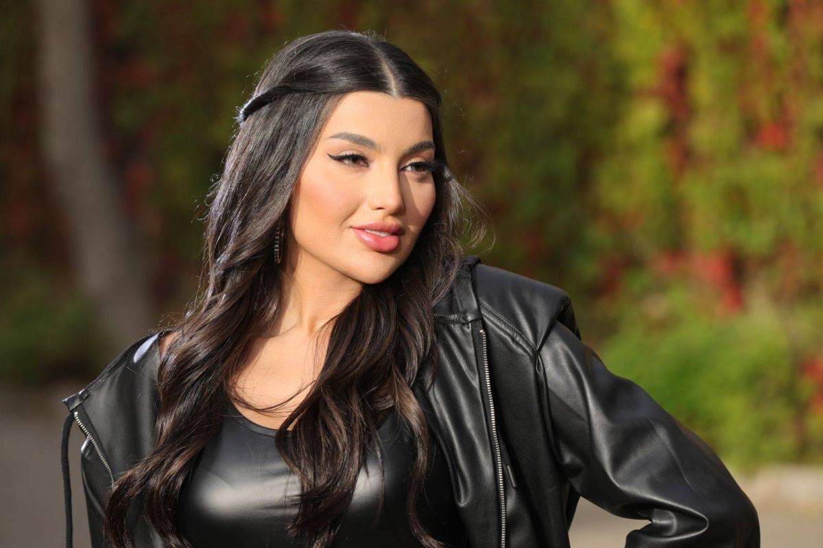 سارة الحاج برسالة إنسانية في كليب أغنية 