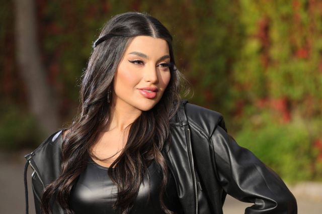 سارة الحاج برسالة إنسانية في كليب أغنية 