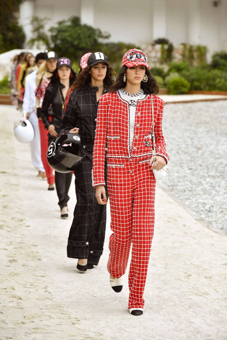 مجموعة Cruise 2022/ 2023 من CHANEL