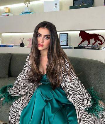 الدكتورة يومي تستعرض الهدية الثمينة التي حصلت عليها.. والجمهور يعلق