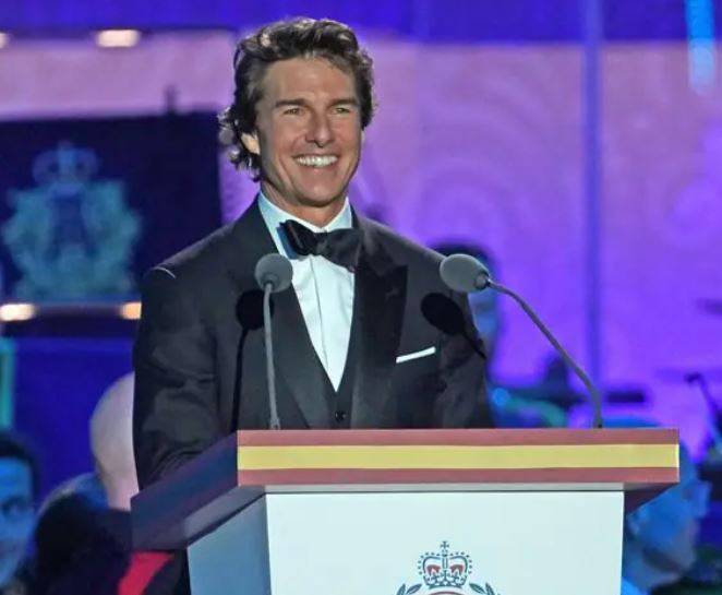 بالصور - توم كروز يأسر القلوب بوسامته التي لم تتغيّر رغم تقدّمه في السنّ