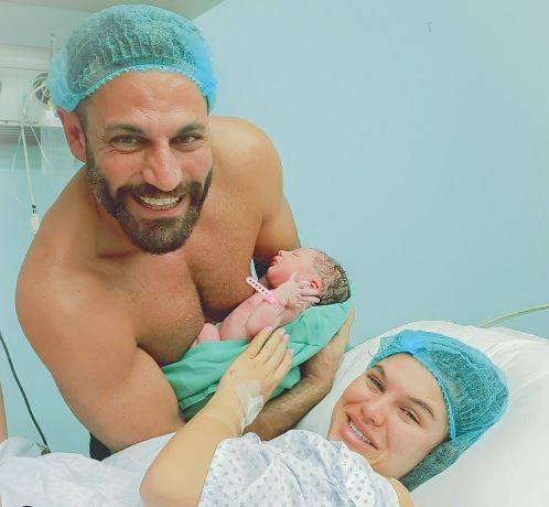 نيقولا معوض يُحدث ضجة بفيديو مؤثّر مع طفلته من داخل المستشفى