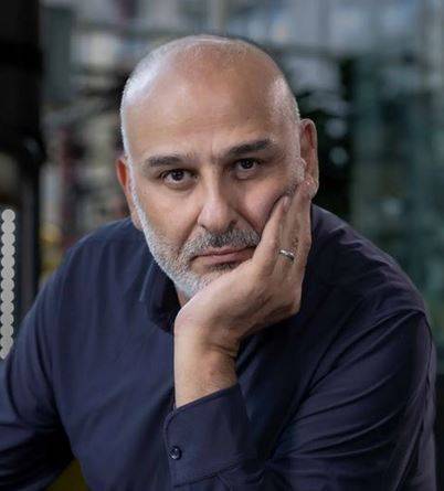 بالصور - بعد فراق طويل.. لقاء مؤثر بين جمال سليمان وعائلته