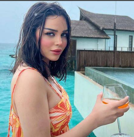 بالفيديو - رهف القحطاني تستفز المتابعين بدلعها وحركاتها في المالديف