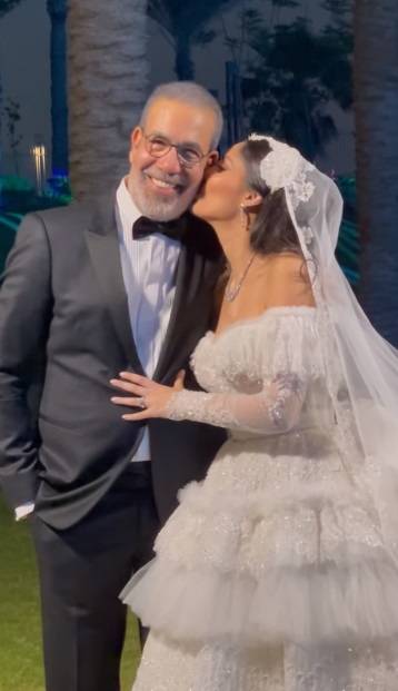 بالصور والفيديو - مدحت العدل يحتفل بزفاف ابنته في حضور نجوم الفن والإعلام