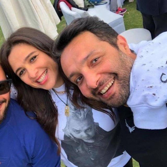 الحرب الكلامية تشتعل بين ياسمين عبد العزيز وشقيقها.. وهذه التفاضيل