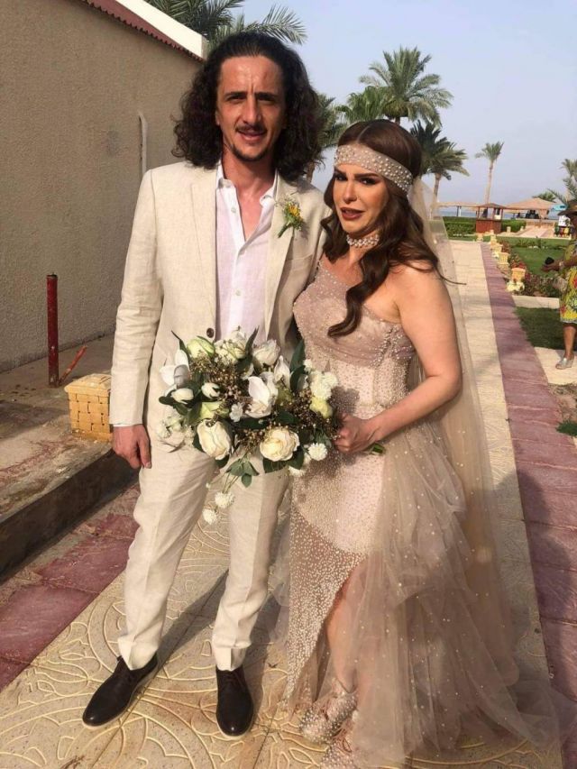 بالصور والفيديو - دنيا عبد العزيز تحتفل بزفافها بحضور بعض النجوم