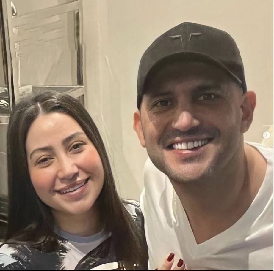 الصور الأولى لبوسي وزوجها وهما في طريقهما لقضاء شهر العسل