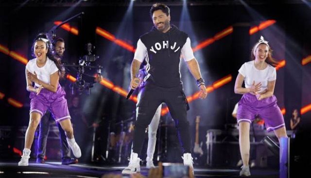 تامر حسني على   المسرح  