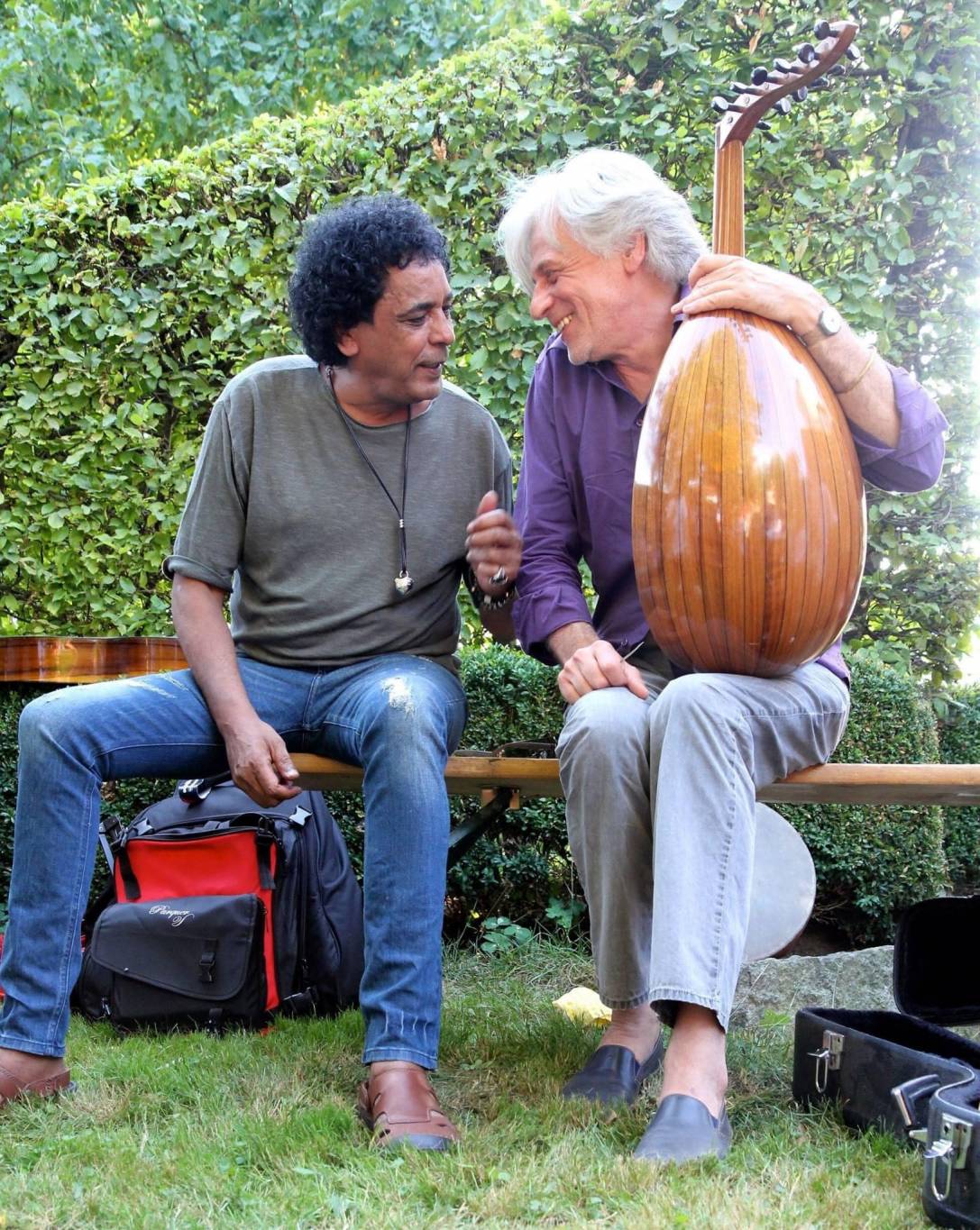 محمد منير ينعى صديقه عازف العود العالمي رومان بونكا