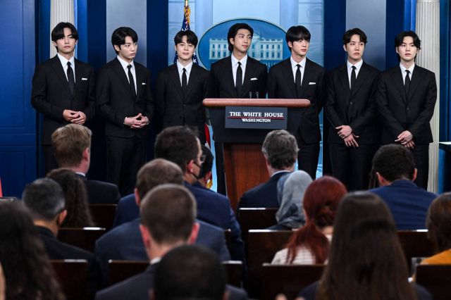 بالفيديو - فرقة BTS في البيت الأبيض ورسالة مهمة ضدّ الكراهية
