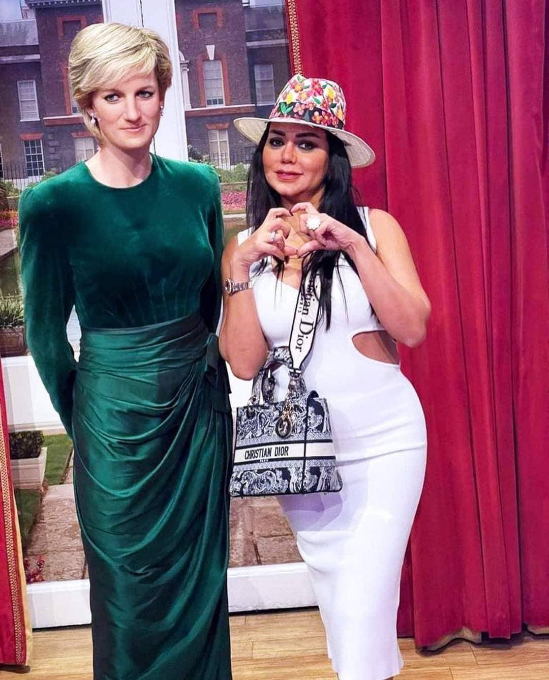 بالفيديو - رانيا يوسف مع نجوم العالم في متحف مدام توسو وتعلّق على سخرية رامز جلال