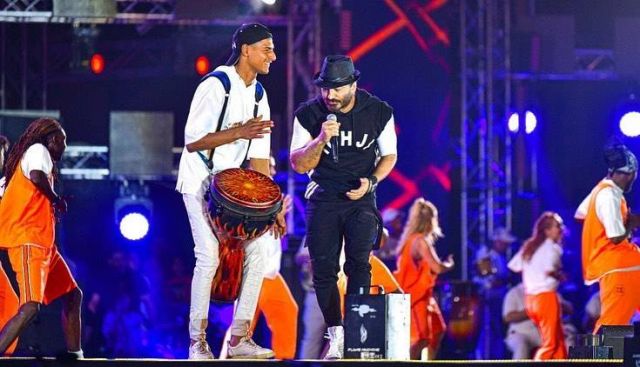 تامر حسني على  المسرح  