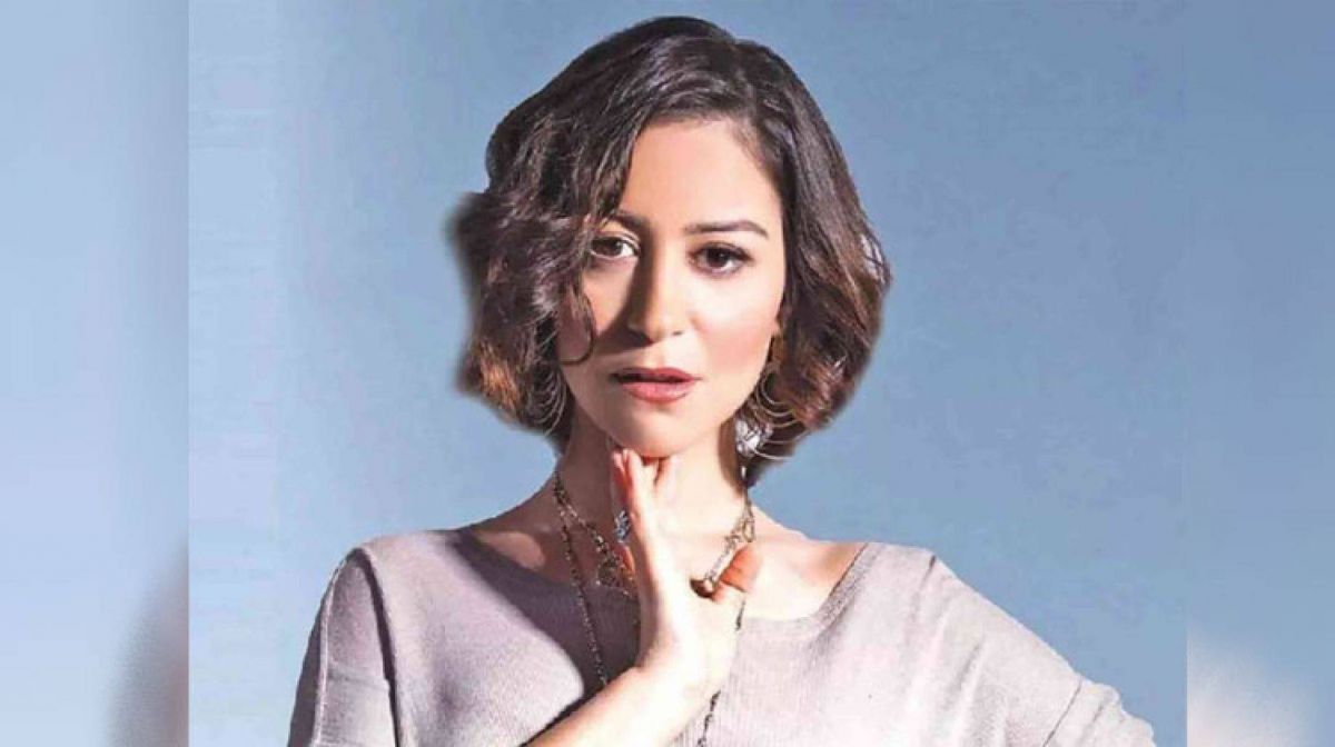 منة شلبي تهاجم متابعاً استغلّ اسمها وتطالبه بتغييره على حسابه