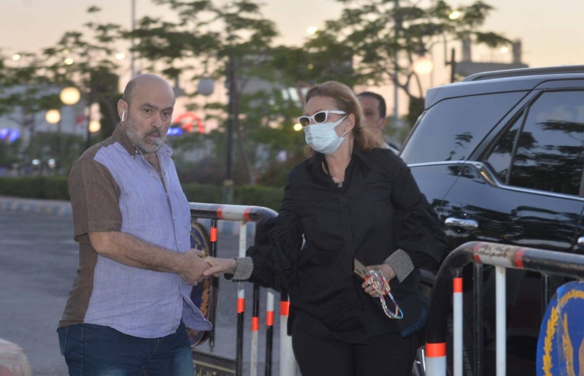 بينهم نبيلة عبيد ويسرا وأشرف زكي.. النجوم في عزاء سمير صبري