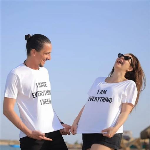 دنيا عبد العزيز في صور جديدة من شهر العسل