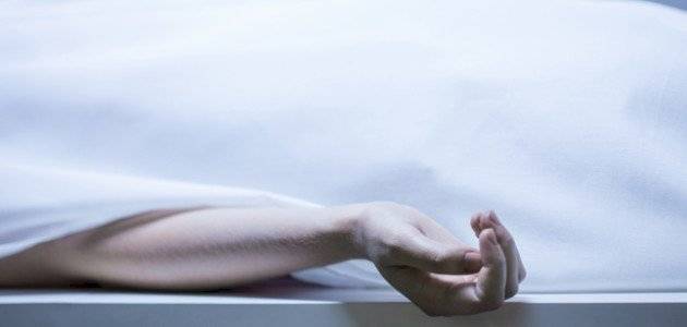 بالفيديو - إعلامية مصرية تستمتع بغسل الموتى