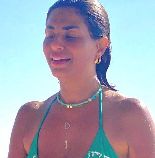 منة فضالي تثير الجدل بالبيكيني وتهاجم هؤلاء