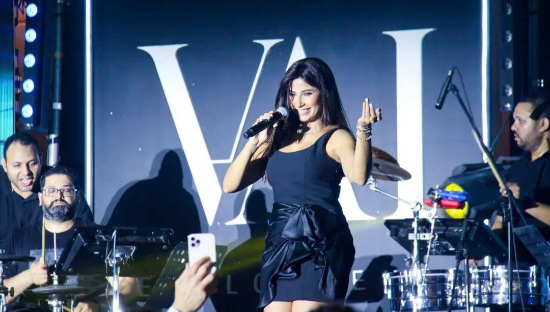 بالصور والفيديو - على أنغام أغانيها... روبي تُشعل حفلها بالرقص