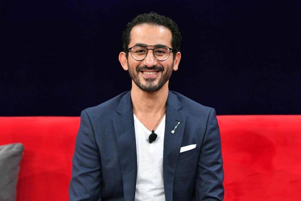بالفيديو - أحمد حلمي يدعم محمد صلاح على طريقة 