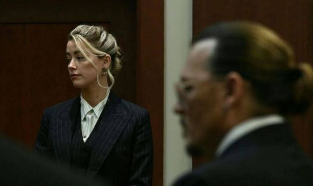 شهادة مقربين من جوني ديب حول إدمانه تضعه في موقف صعب