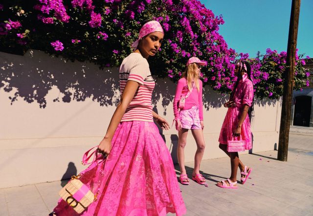 المجموعة الكبسولة Dioriviera: الألوان الفلورية تتألق هذا الصيف