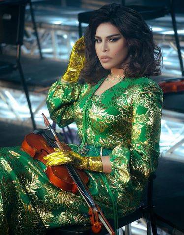 لقطات رومانسية في شوارع ميلانو تجمع أحلام بزوجها