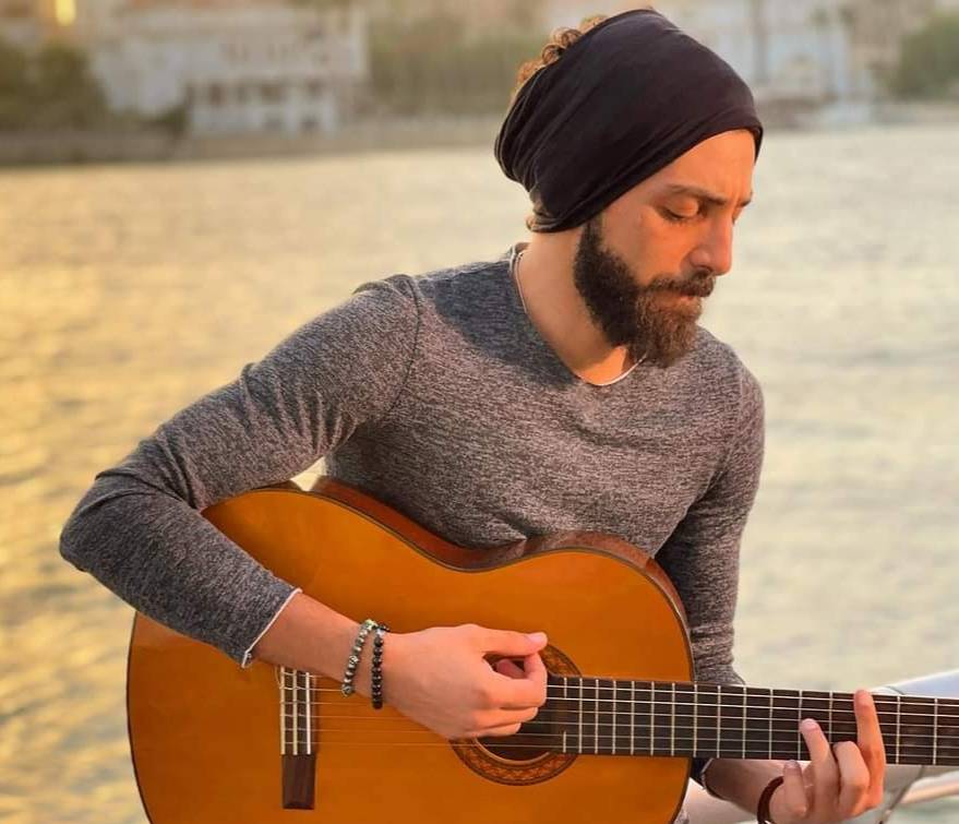 أدهم عاصم يُطلق أولى أغنيات ألبومه الجديد 