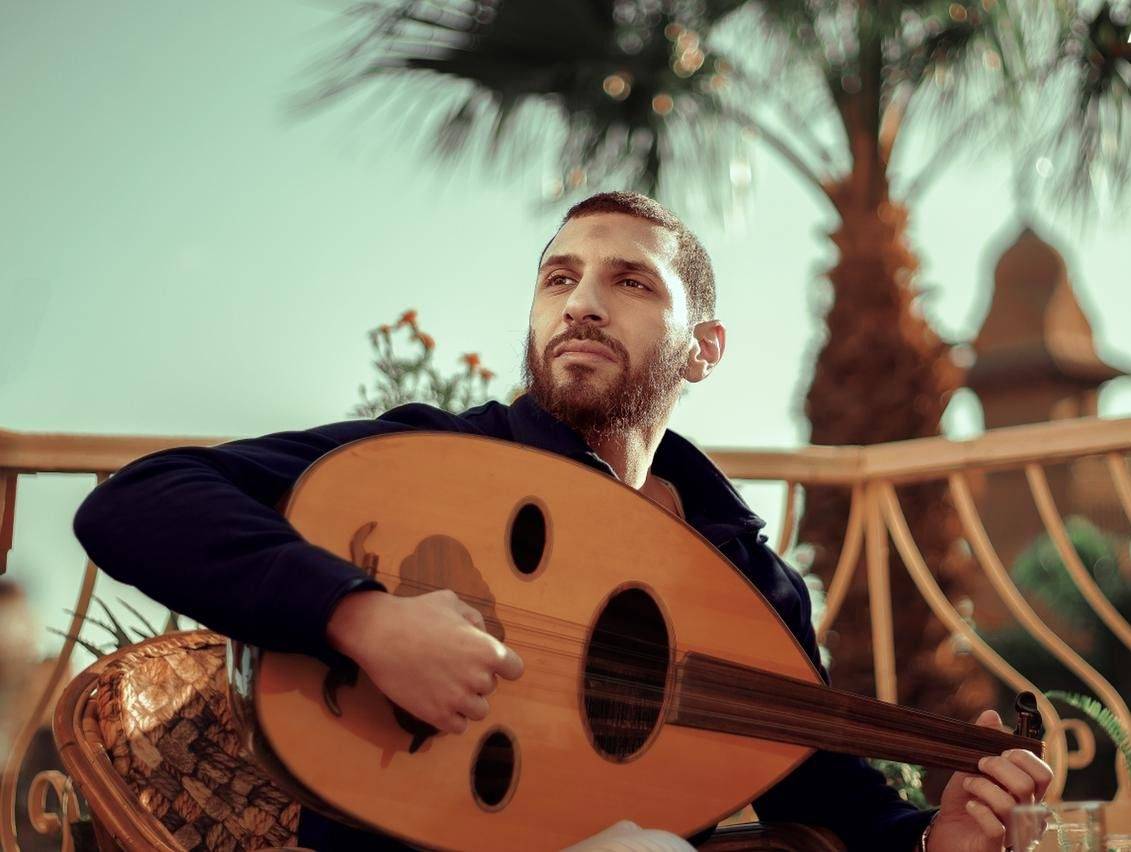 بالصور - حسن أبو الروس يثير الجدل بمشهد أذان الفجر في مسلسل 