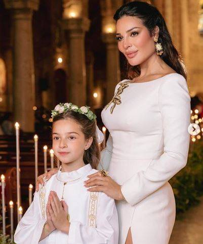 نادين نسيب نجيم محط اهتمام الجمهور بسبب تعليق