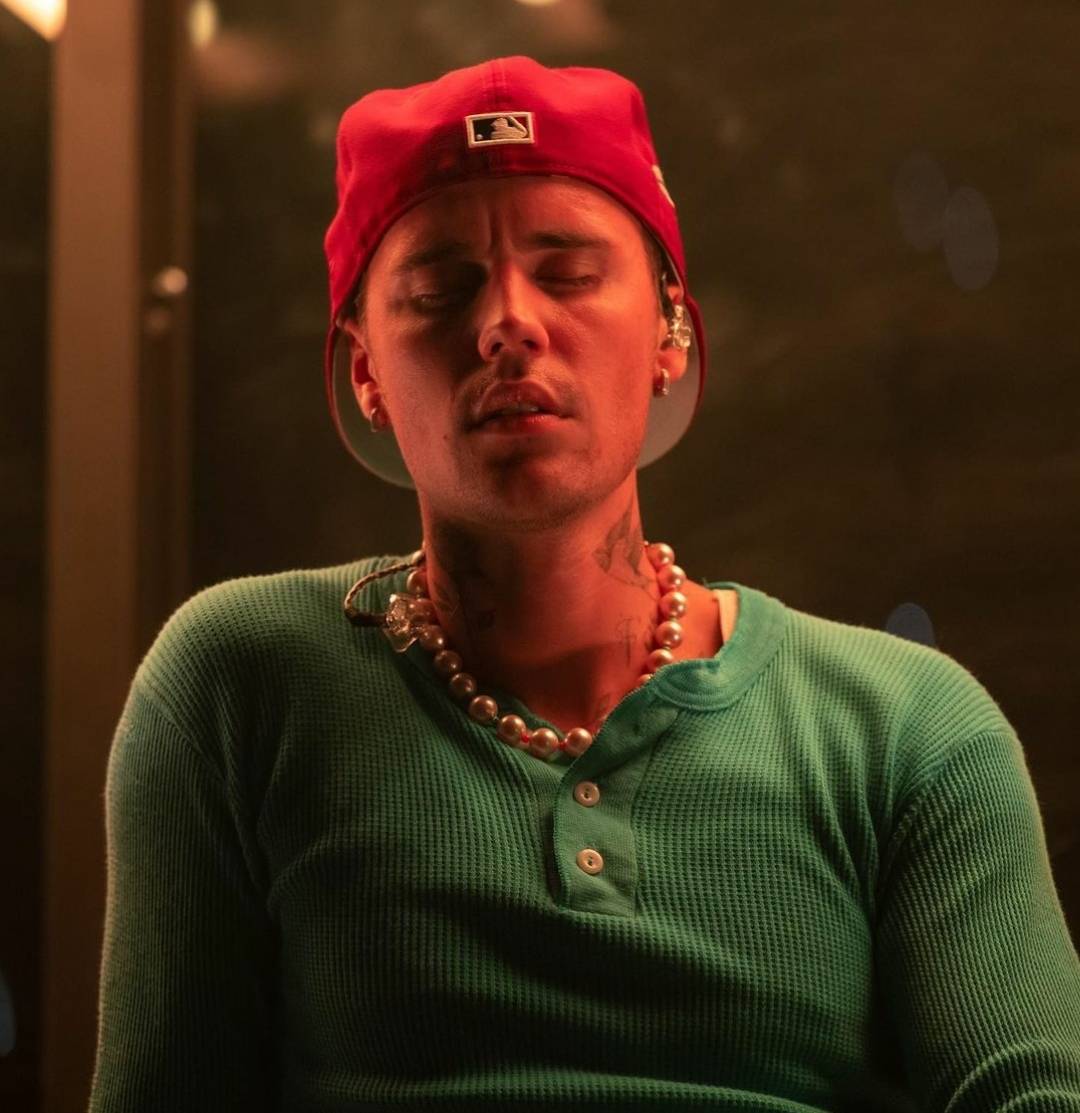 بالفيديو - جاستن بيبر يصدم محبيه ويعلن إصابته بشلل في وجهه