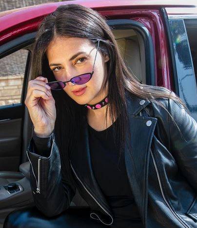 بالفيديو - دنيا سمير غانم مع نجوم متحف مدام توسو بلندن