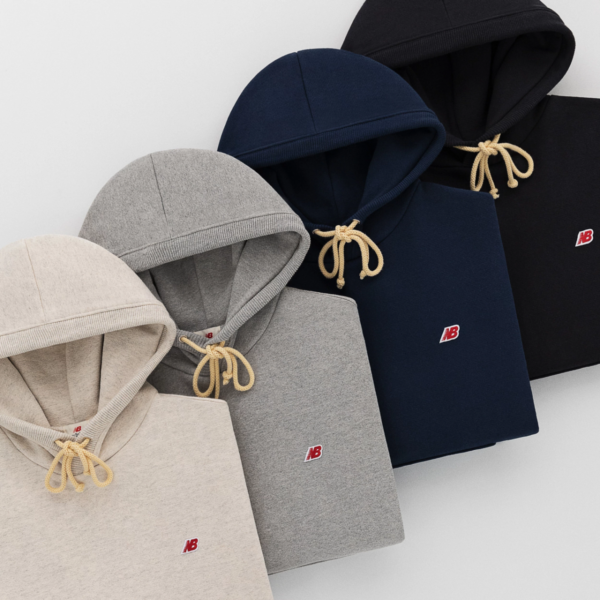 تيدي سانتيس يطلق مجموعته الموسميّة الأولى بصفته المدير الإبداعي لمجموعة MADE in USA من New Balance