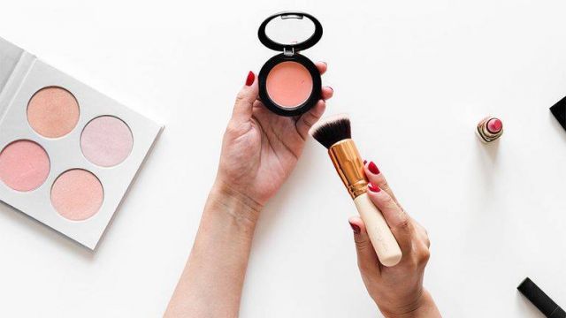 اختاري أحمر الخدود المناسب بحسب لون بشرتك