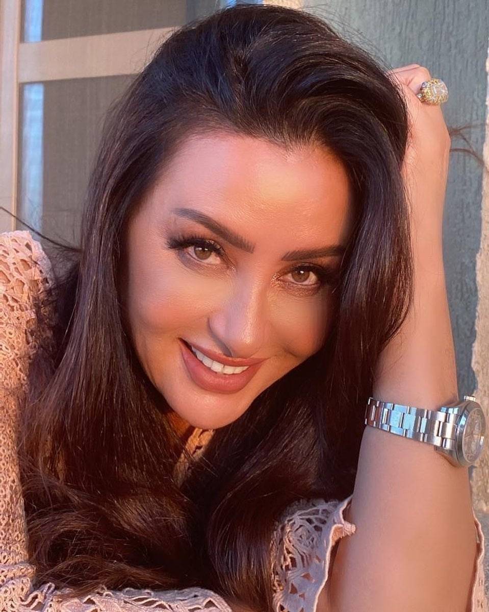 سؤال غريب تطرحه لطيفة على جمهورها: 