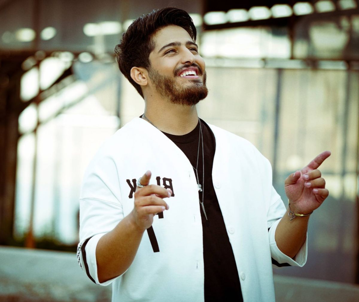 الفنّان الشابّ بشار الجواد يُطلق 