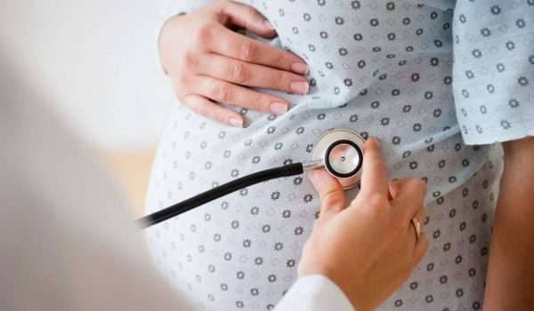 تسمّم الحمل يهدّد حياة الأم والجنين معاً... إليكِ الأعراض وسبل العلاج