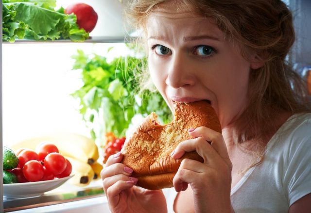 كيف يؤثر الأكل في مزاجك ونفسيتك كل يوم؟