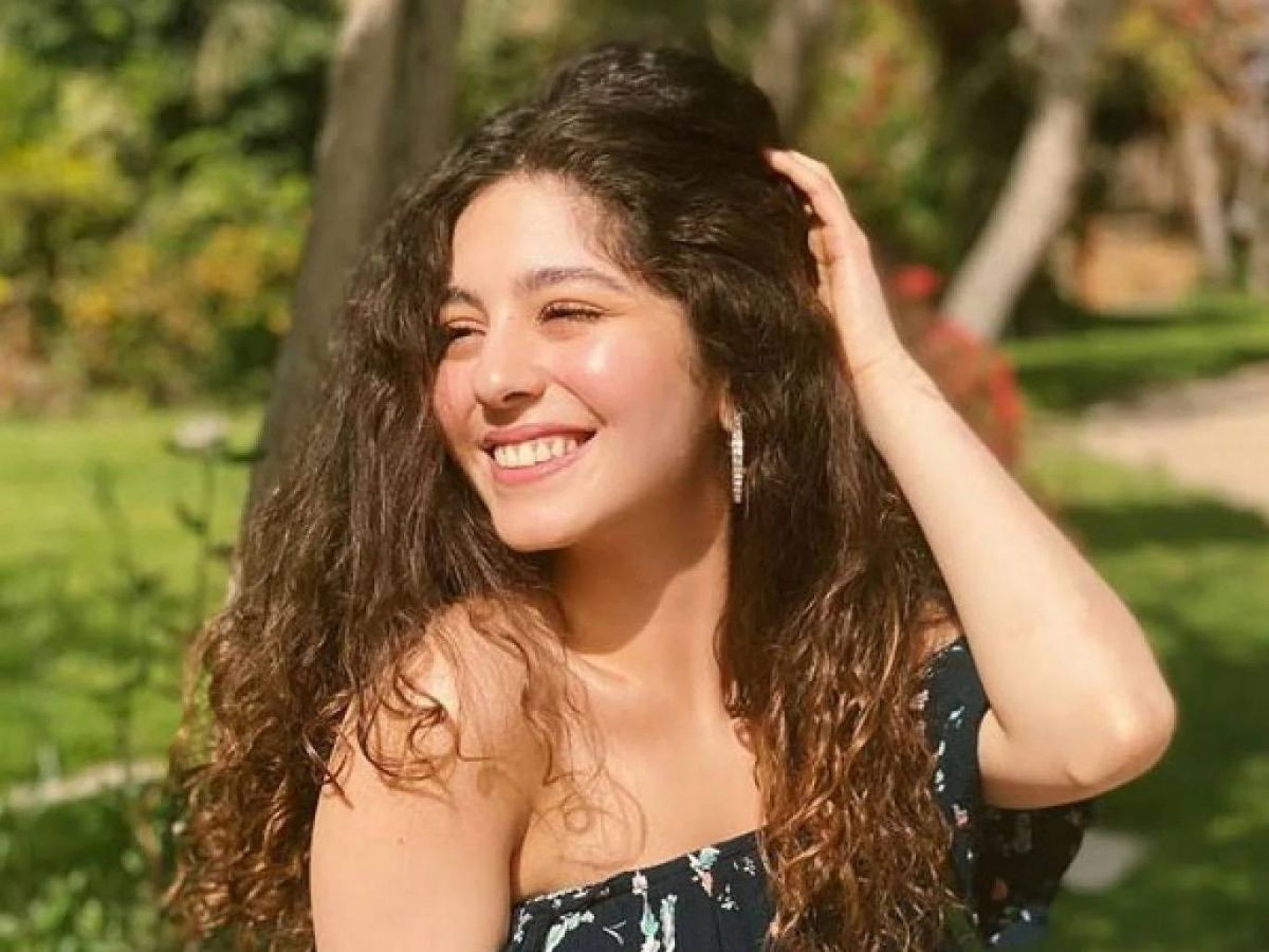 بالفيديو - مايان السيد تخطف الأنظار بإطلالة جريئة على البحر