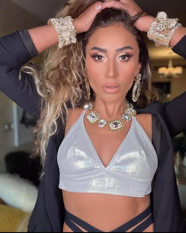 دينا الشربيني  