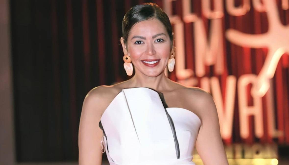 لقاء الخميسي تشعل مواقع التواصل بوشم اسمي ابنيها على كتفها