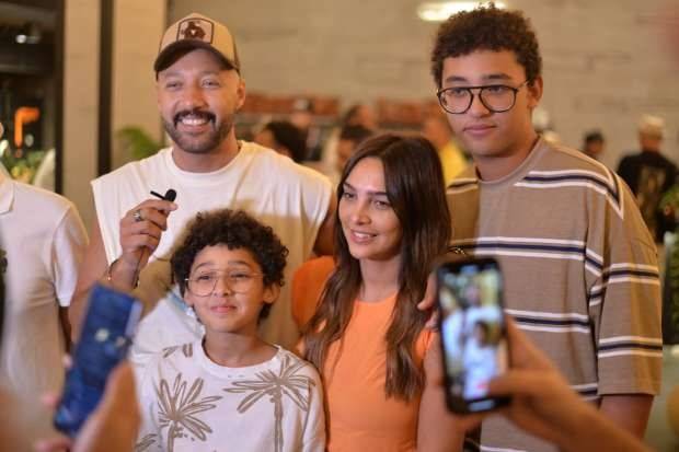 بالصور- أحمد فهمي نجم فريق 