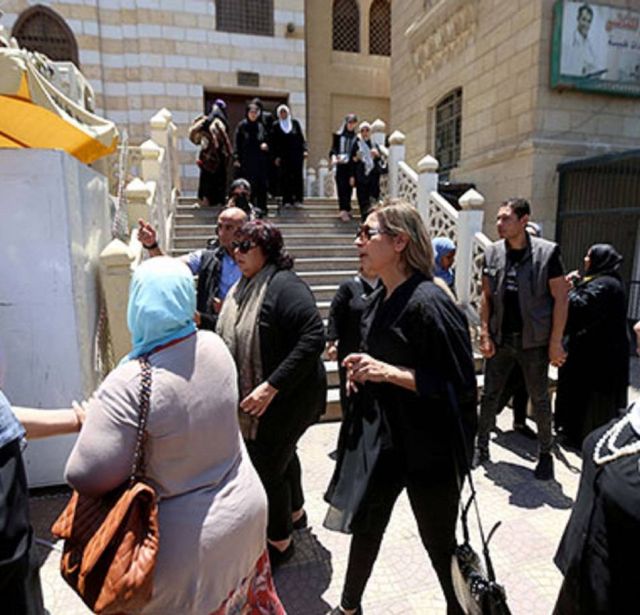 وزيرة الثقافة تقدم واجب العزاء لريهام عبد الحكيم