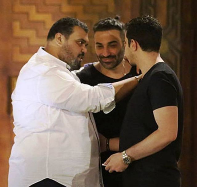 أحمد فهمي يقدم واجب العزاء في والد أحمد فتحي