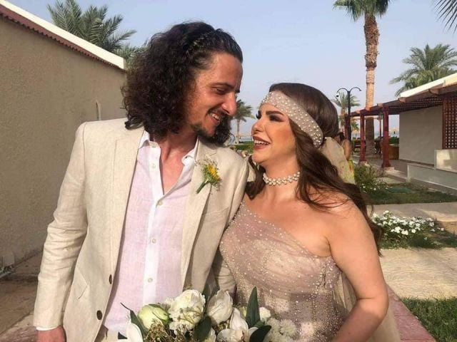 دنيا عبد العزيز تكشف سبب تأخر زواجها ومميزات زوجها